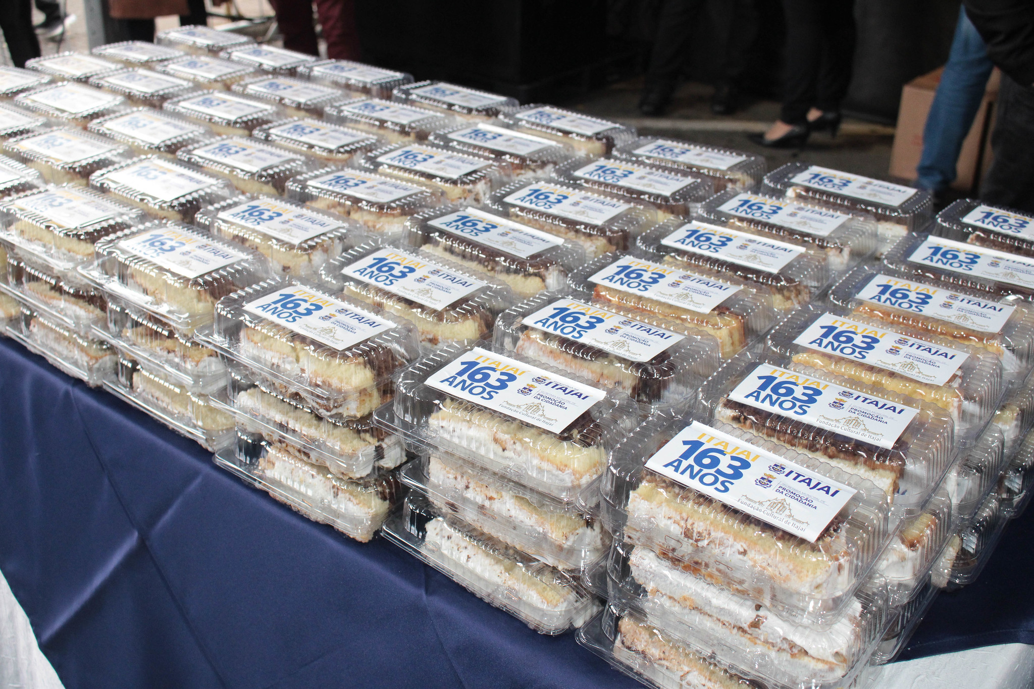 Comunidade celebra os 59 anos de BC com mais de 25 mil fatias de bolo
